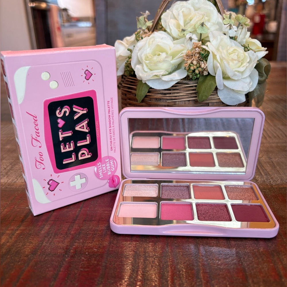 NEW Too Faced LET’S PLAY Mini On-The-Fly EYE SHADOW PALETTE Gamer Girl! - Picture 1 of 8